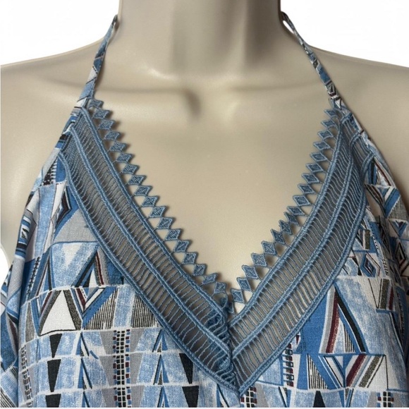 ‎Geometric Patterned Trapeze Halter Top - Picture 5 of 14